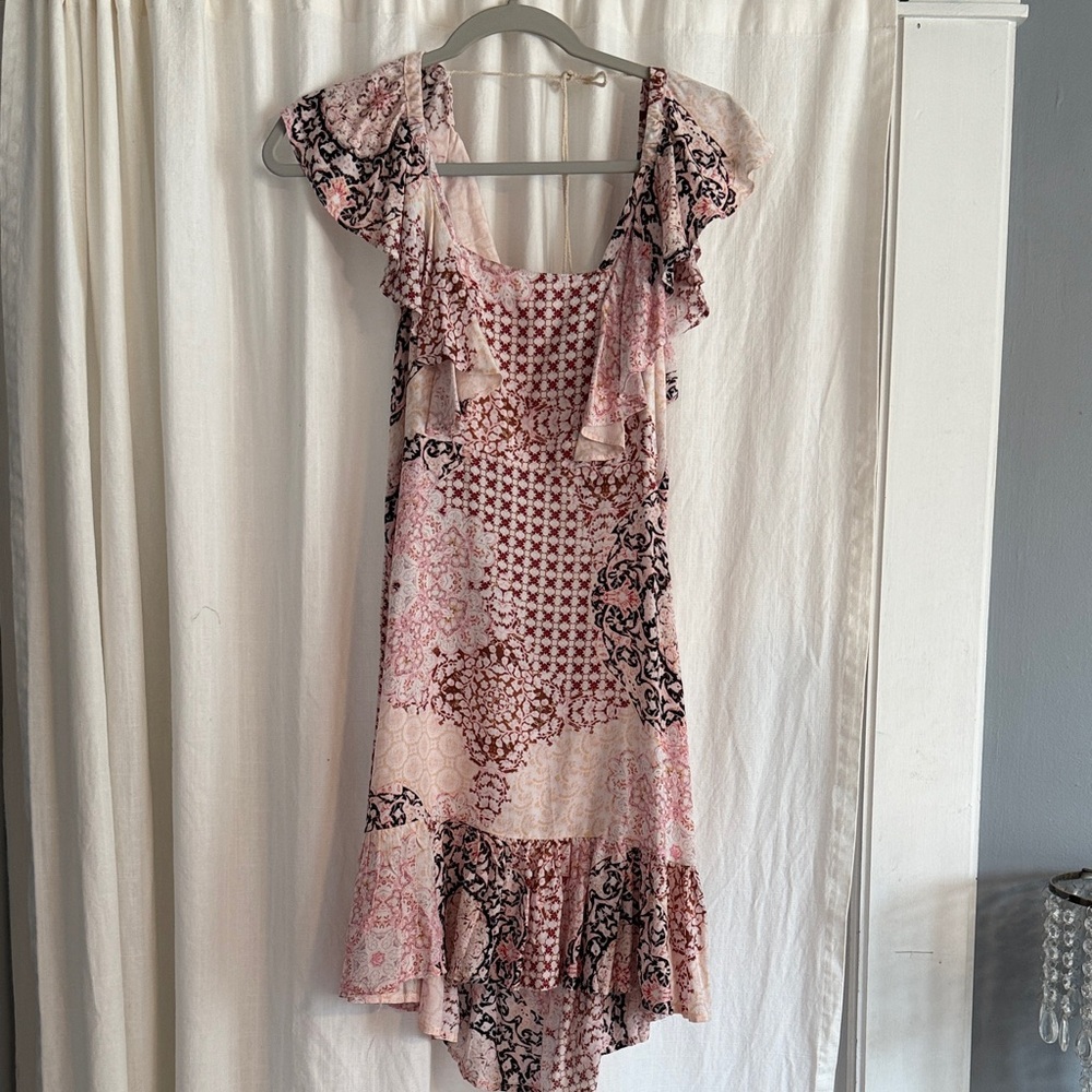 Chic High-Low Dress with Ruffle Sleeves